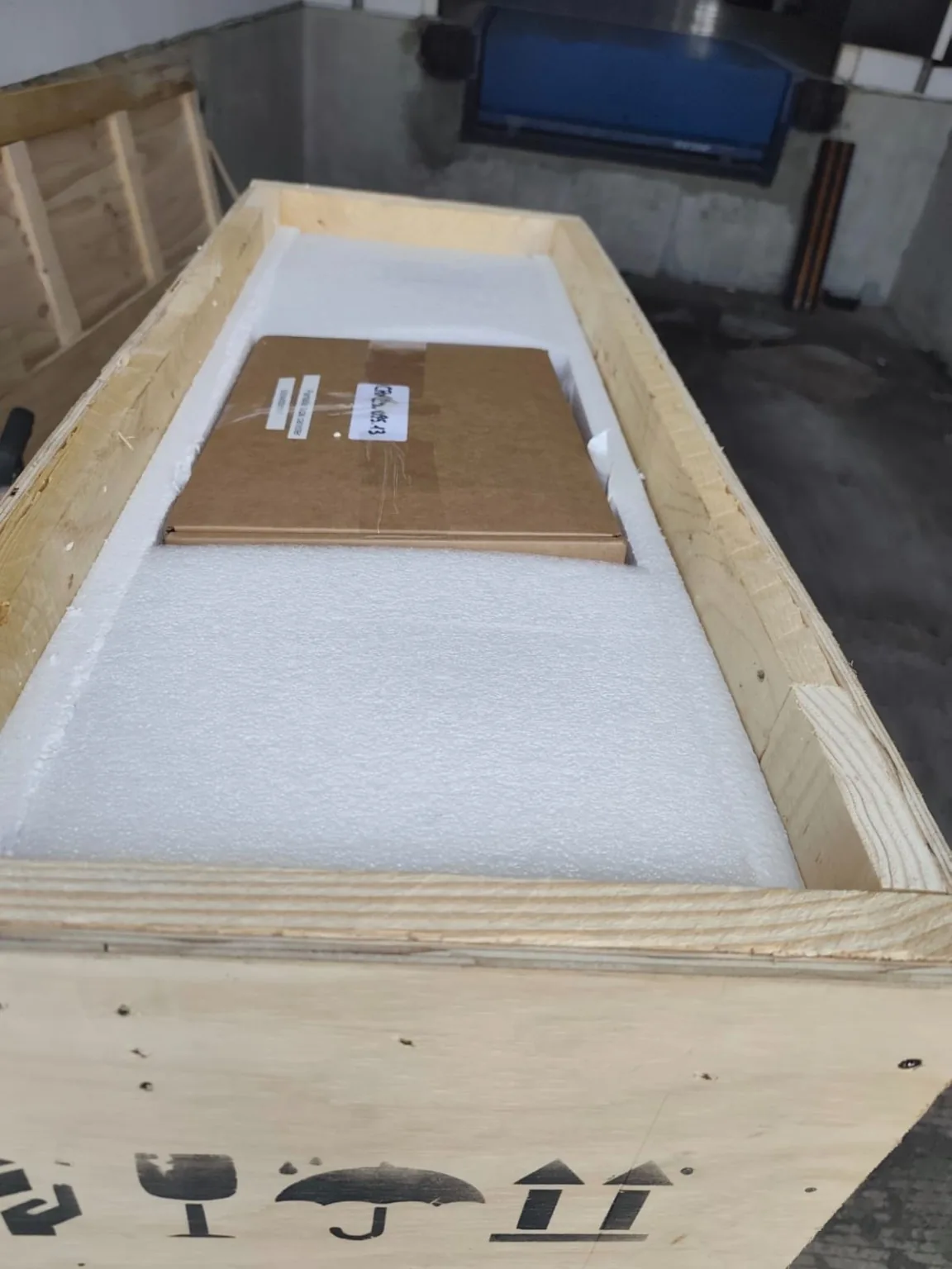 Caja de madera fabricada a medida para carga delicada